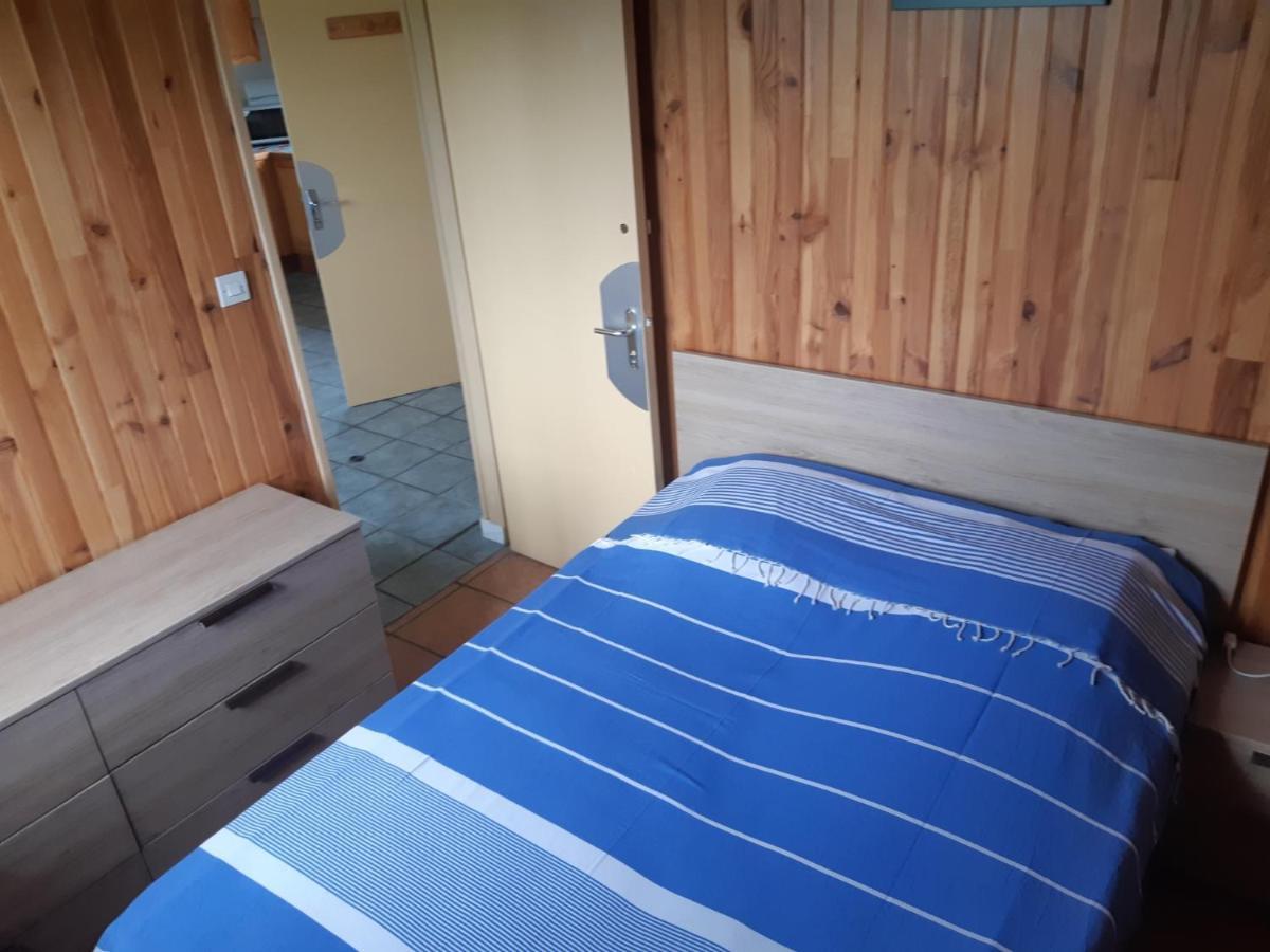 maison a la campagne avec piscine Flayat Esterno foto