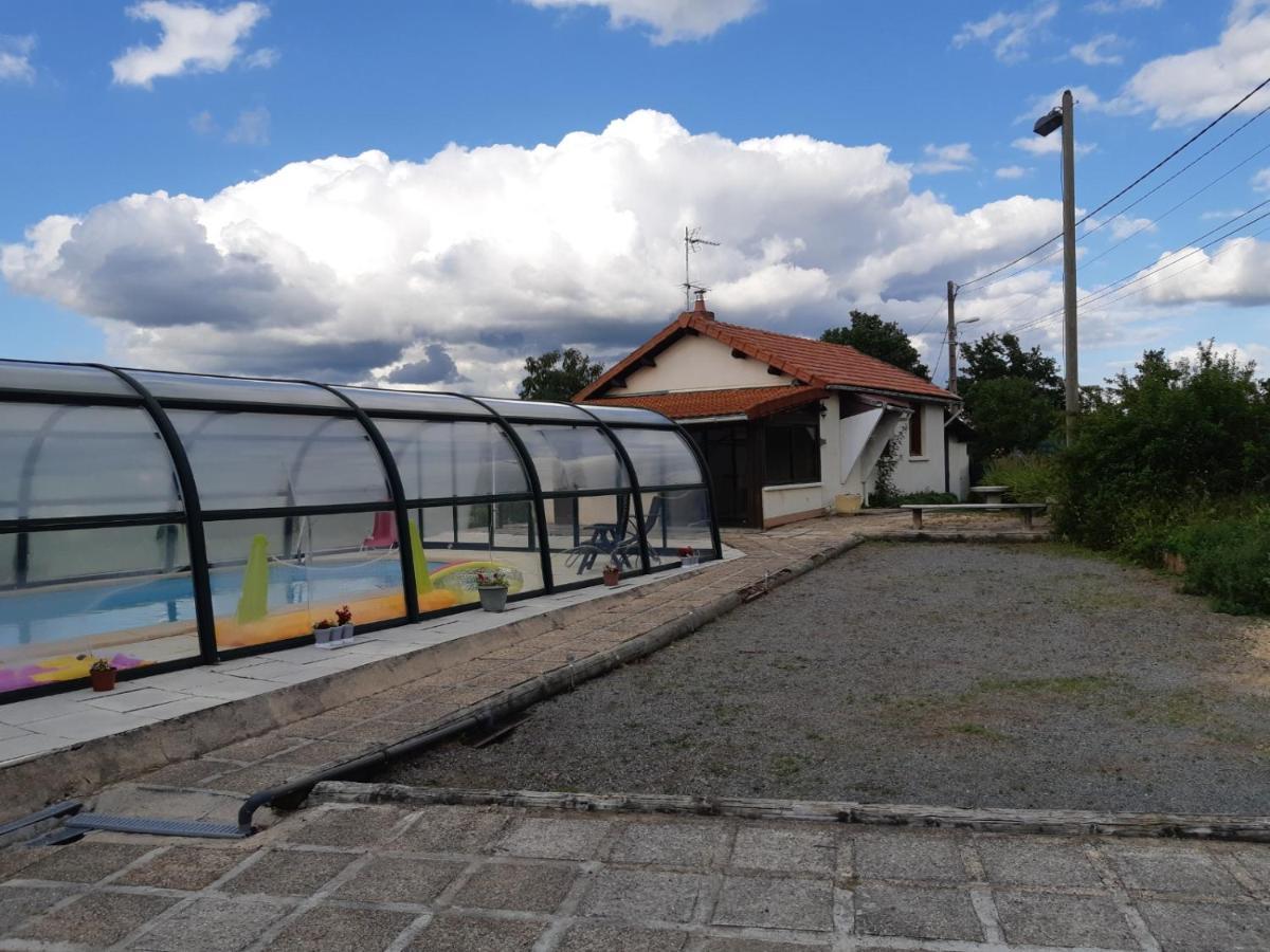 maison a la campagne avec piscine Flayat Esterno foto