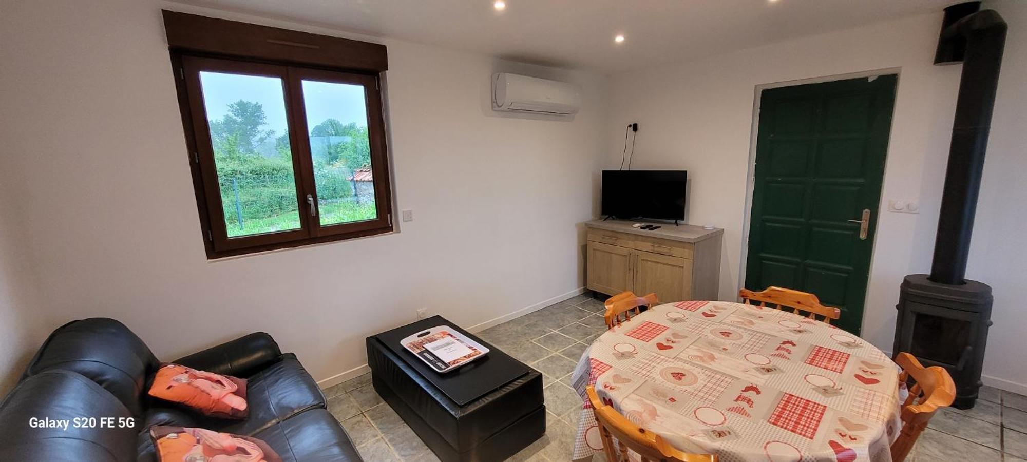 maison a la campagne avec piscine Flayat Esterno foto